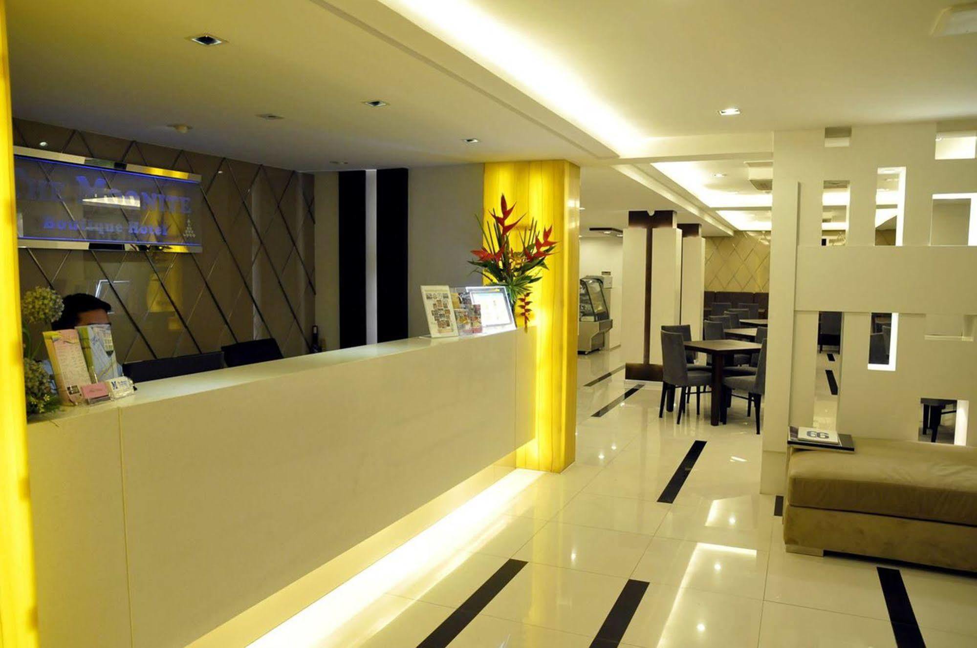 The Moonite Boutique Hotel Bangkok Ngoại thất bức ảnh