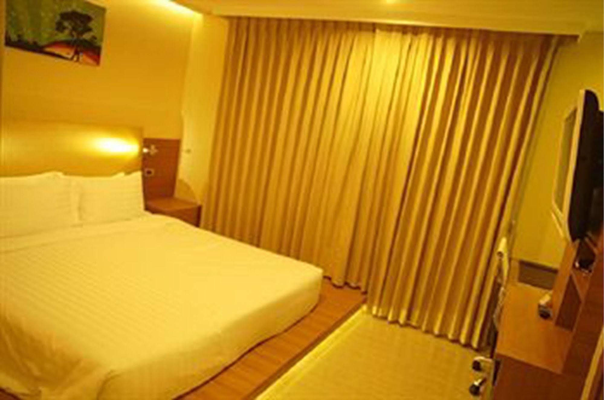 The Moonite Boutique Hotel Bangkok Ngoại thất bức ảnh