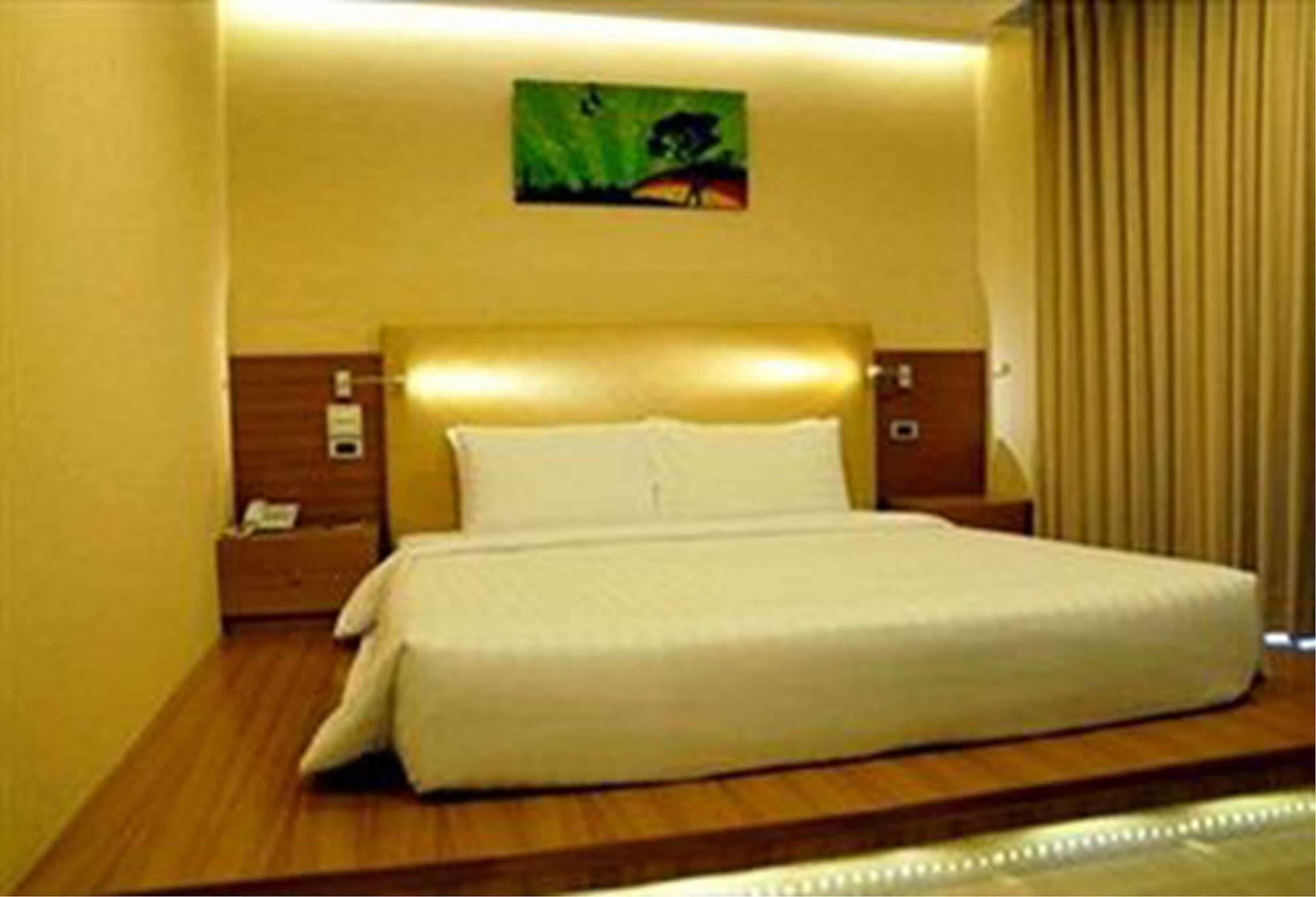 The Moonite Boutique Hotel Bangkok Ngoại thất bức ảnh
